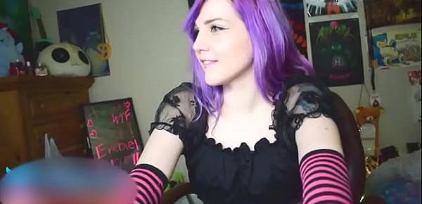  Cute Emo Camgirl Fingers Herself and Twerks for You